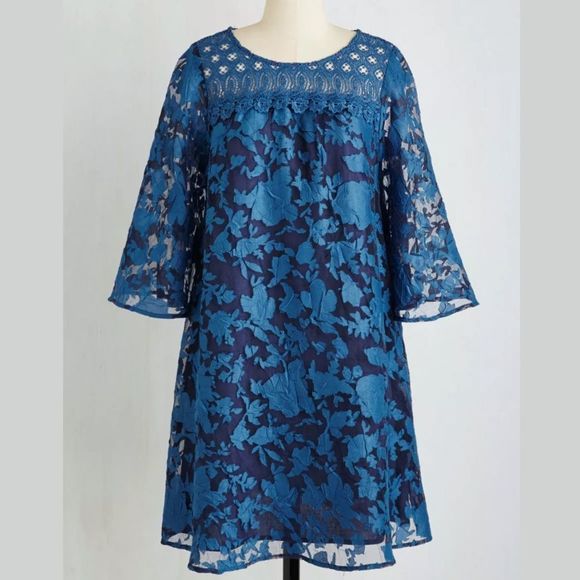 Champagne & Strawberry Blue Lace Reunion on the Rhine Dress size Medium - Picture 1 of 12